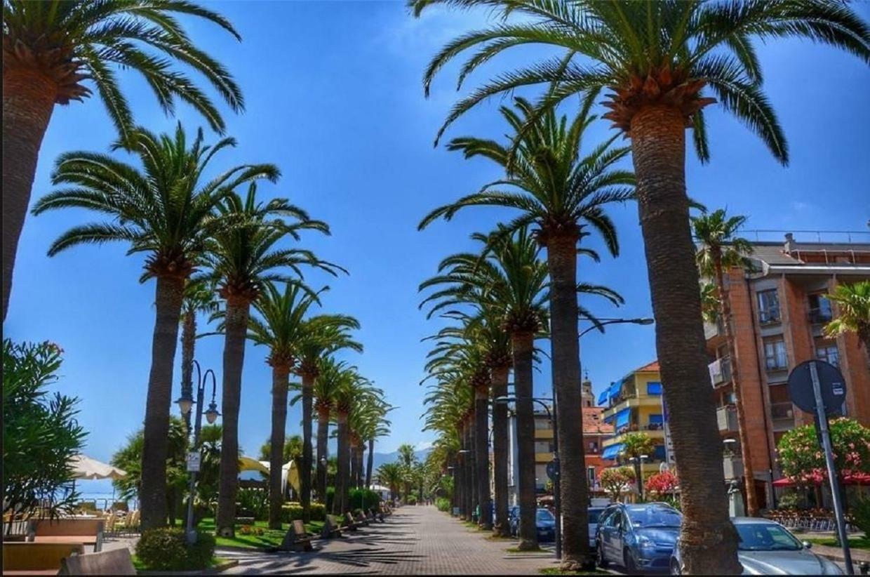 Hotel La Milanese Pietra Ligure Exterior photo