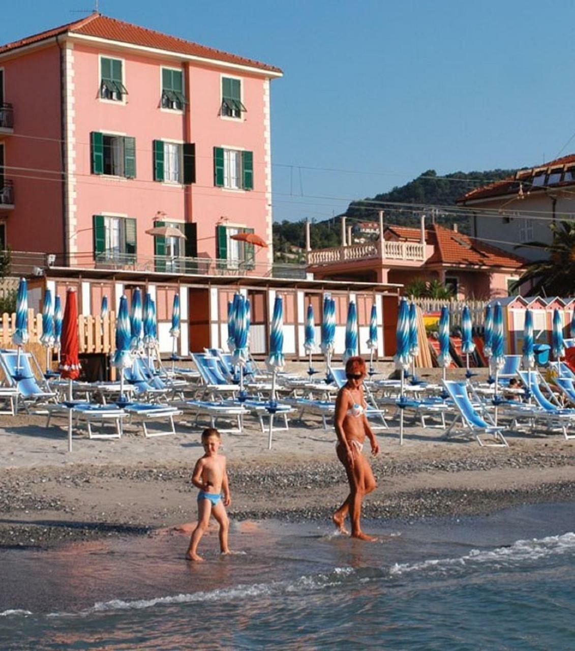 Hotel La Milanese Pietra Ligure Exterior photo