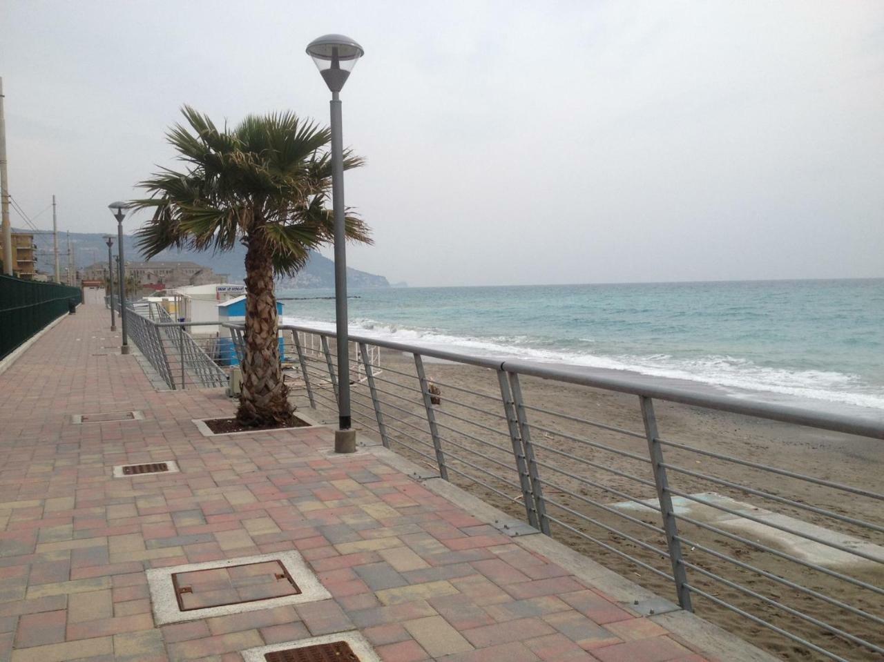 Hotel La Milanese Pietra Ligure Exterior photo
