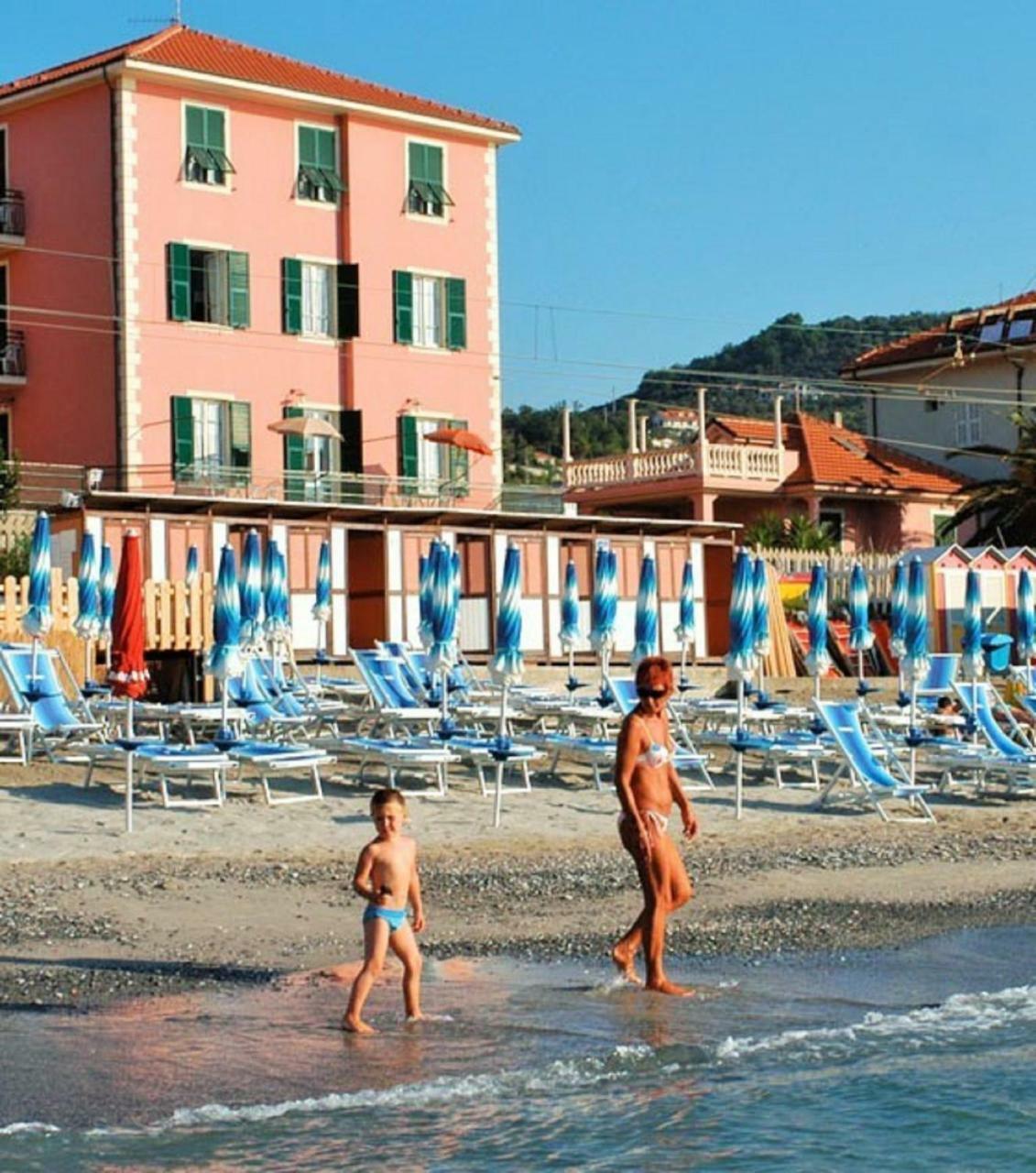 Hotel La Milanese Pietra Ligure Exterior photo
