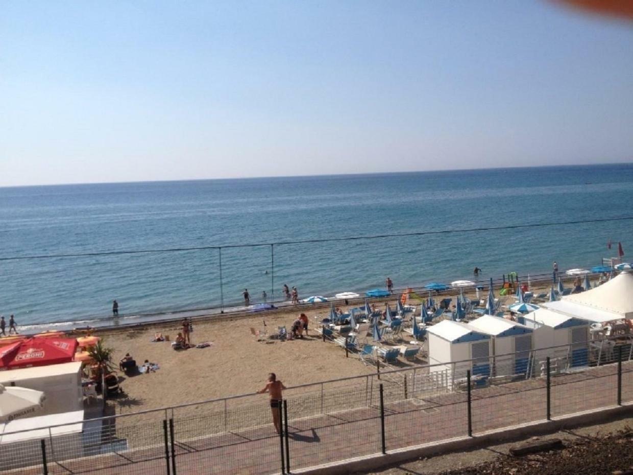 Hotel La Milanese Pietra Ligure Exterior photo