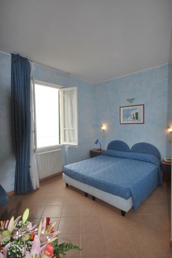 Hotel La Milanese Pietra Ligure Exterior photo